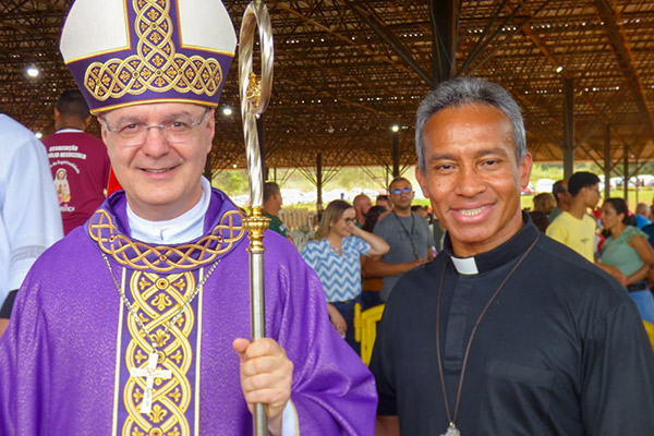 Visita de Dom Denilson à Comunidade Rosa Mística
